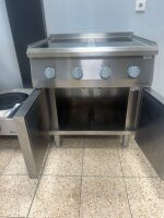 Induktionsherd mit 4 Kochfeldern und 2-türigem...